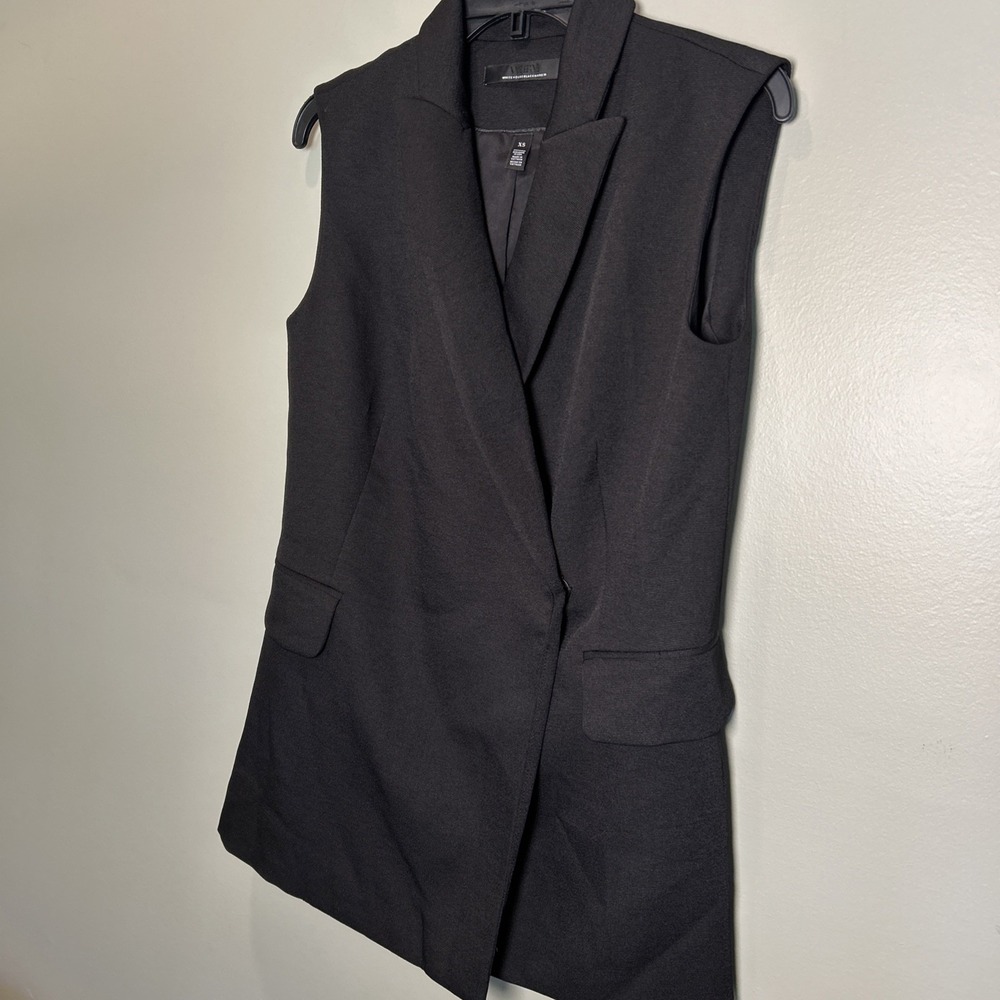 White House Black Market tailored sleeveless Vest Asymmetric front w button XS - Picture 9 of 14